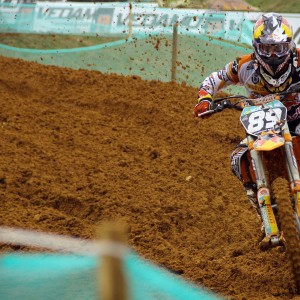 官方娱乐平台-跨界巅峰对决，JackeyLove与科维托娃的激战，胜负悬念扣人心弦，激战悬念，JackeyLove与科维托娃的跨界对决